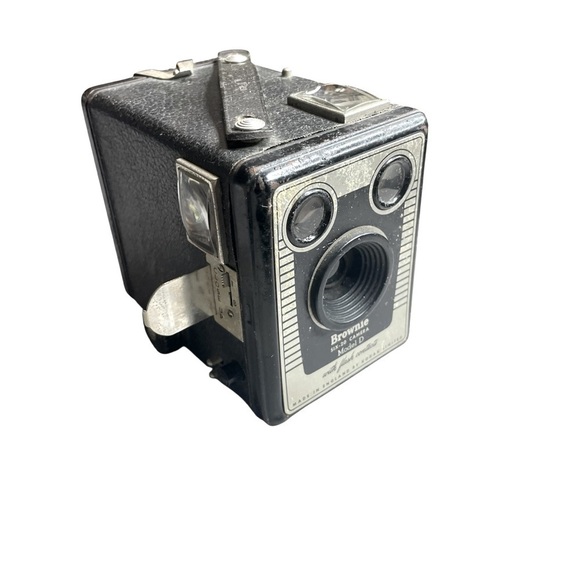 VTG Brownie Six-20 Camera Model D - Picture 5 of 12